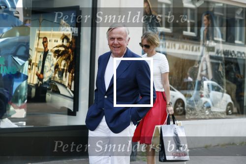 Amsterdam 28 mei 2018
Harry Mens met (goede) vriendin Aga op de pc hooftstraat en bij het hilton Hotel.