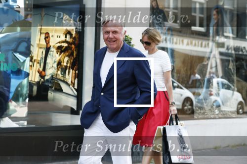Amsterdam 28 mei 2018
Harry Mens met (goede) vriendin Aga op de pc hooftstraat en bij het hilton Hotel.