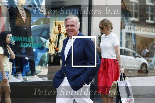 Amsterdam 28 mei 2018
Harry Mens met (goede) vriendin Aga op de pc hooftstraat en bij het hilton Hotel.