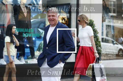 Amsterdam 28 mei 2018
Harry Mens met (goede) vriendin Aga op de pc hooftstraat en bij het hilton Hotel.