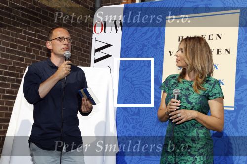 Amsterdam 7 juni 2018
Presentatie nieuwe boek Heleen v Royen in het college Hotel. Heleen met uitgever