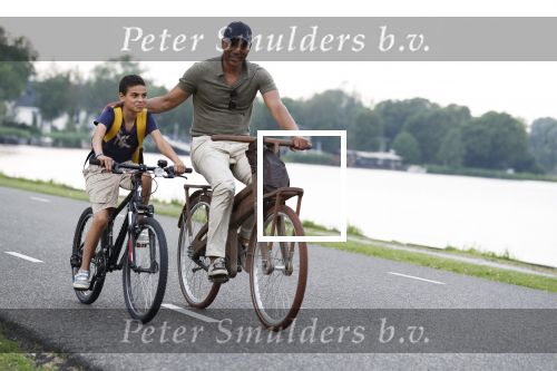 Amsterdam 29 mei 2018
Humberto Tan en zijn zoon Benjamin eten ijsje en fietsen daarna naar huis.