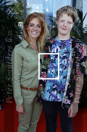 Amsterdam 5 juni 2018
Premiere Jurassic world in het amsterdam theater. ilse Warringa met zoon