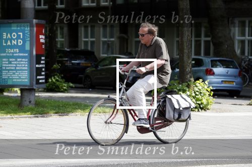 Amsterdam 11 mei 2018 
Ivo Niehe op zijn (dames)fiets