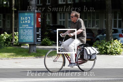 Amsterdam 11 mei 2018 
Ivo Niehe op zijn (dames)fiets