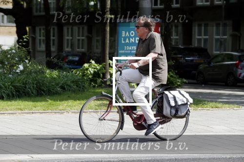 Amsterdam 11 mei 2018 
Ivo Niehe op zijn (dames)fiets