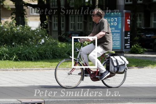 Amsterdam 11 mei 2018 
Ivo Niehe op zijn (dames)fiets