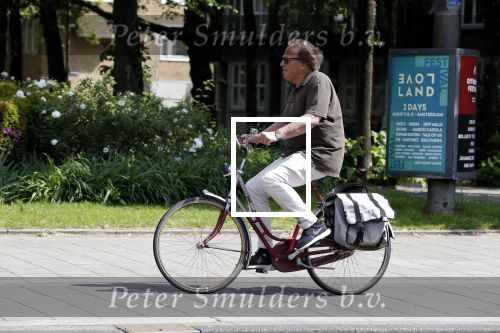 Amsterdam 11 mei 2018 
Ivo Niehe op zijn (dames)fiets