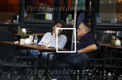 Amsterdam 31 mei 2018
Javier Guzman op terras met â€¦..