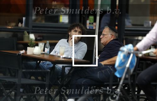 Amsterdam 31 mei 2018
Javier Guzman op terras met â€¦..