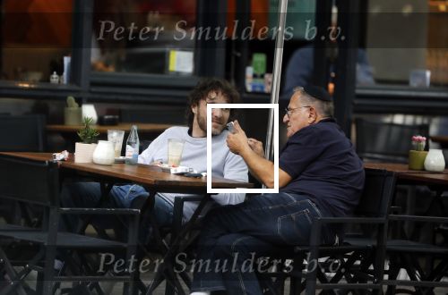 Amsterdam 31 mei 2018
Javier Guzman op terras met â€¦..