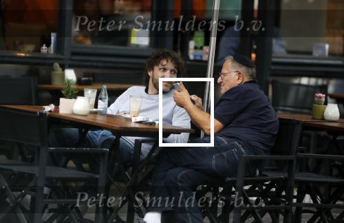 Amsterdam 31 mei 2018
Javier Guzman op terras met â€¦..