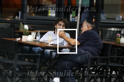 Amsterdam 31 mei 2018
Javier Guzman op terras met â€¦..