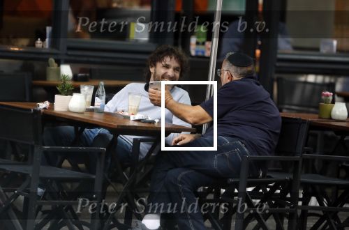 Amsterdam 31 mei 2018
Javier Guzman op terras met â€¦..