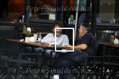 Amsterdam 31 mei 2018
Javier Guzman op terras met â€¦..