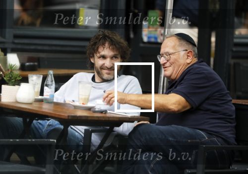Amsterdam 31 mei 2018
Javier Guzman op terras met â€¦..