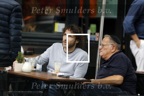 Amsterdam 31 mei 2018
Javier Guzman op terras met â€¦..