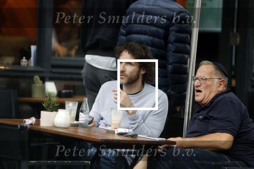 Amsterdam 31 mei 2018
Javier Guzman op terras met â€¦..