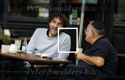 Amsterdam 31 mei 2018
Javier Guzman op terras met â€¦..