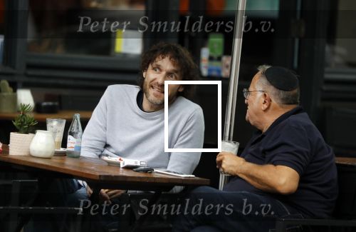 Amsterdam 31 mei 2018
Javier Guzman op terras met â€¦..