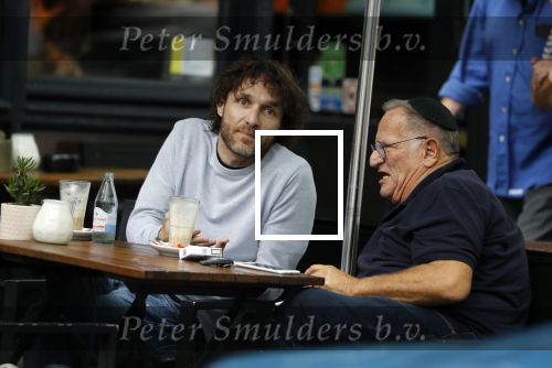 Amsterdam 31 mei 2018
Javier Guzman op terras met â€¦..