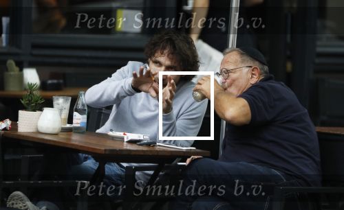 Amsterdam 31 mei 2018
Javier Guzman op terras met â€¦..