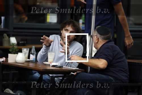 Amsterdam 31 mei 2018
Javier Guzman op terras met â€¦..