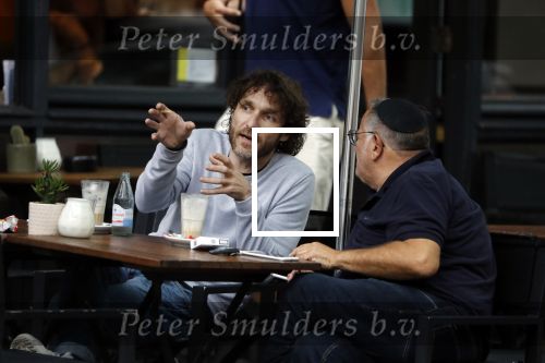 Amsterdam 31 mei 2018
Javier Guzman op terras met â€¦..