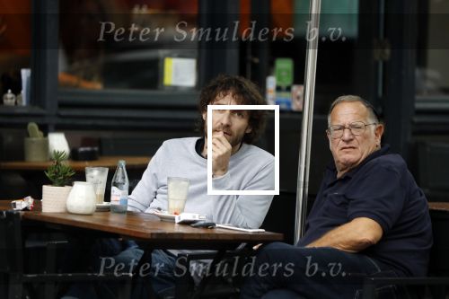 Amsterdam 31 mei 2018
Javier Guzman op terras met â€¦..