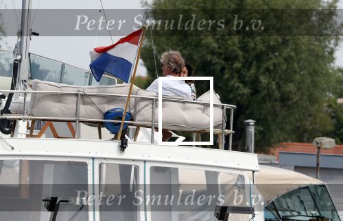 Amsterdam / Loosdrecht 12 mei 2018
Jeroen Pauw en zijn vriendin Zoe doen boodschappen in Amsterdam waarna ze naar hun boot in Loosdrecht rijden.