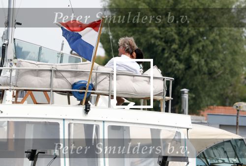 Amsterdam / Loosdrecht 12 mei 2018
Jeroen Pauw en zijn vriendin Zoe doen boodschappen in Amsterdam waarna ze naar hun boot in Loosdrecht rijden.