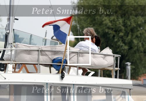 Amsterdam / Loosdrecht 12 mei 2018
Jeroen Pauw en zijn vriendin Zoe doen boodschappen in Amsterdam waarna ze naar hun boot in Loosdrecht rijden.