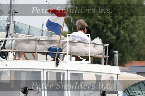 Amsterdam / Loosdrecht 12 mei 2018
Jeroen Pauw en zijn vriendin Zoe doen boodschappen in Amsterdam waarna ze naar hun boot in Loosdrecht rijden.
