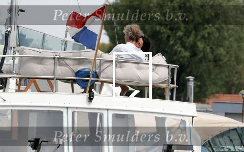 Amsterdam / Loosdrecht 12 mei 2018
Jeroen Pauw en zijn vriendin Zoe doen boodschappen in Amsterdam waarna ze naar hun boot in Loosdrecht rijden.