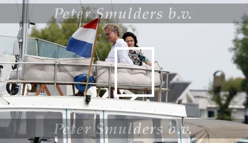Amsterdam / Loosdrecht 12 mei 2018
Jeroen Pauw en zijn vriendin Zoe doen boodschappen in Amsterdam waarna ze naar hun boot in Loosdrecht rijden.