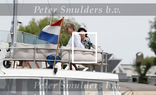Amsterdam / Loosdrecht 12 mei 2018
Jeroen Pauw en zijn vriendin Zoe doen boodschappen in Amsterdam waarna ze naar hun boot in Loosdrecht rijden.