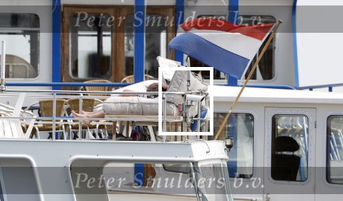 Amsterdam / Loosdrecht 12 mei 2018
Jeroen Pauw en zijn vriendin Zoe doen boodschappen in Amsterdam waarna ze naar hun boot in Loosdrecht rijden.