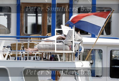 Amsterdam / Loosdrecht 12 mei 2018
Jeroen Pauw en zijn vriendin Zoe doen boodschappen in Amsterdam waarna ze naar hun boot in Loosdrecht rijden.