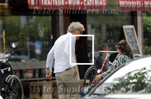 Amsterdam / Loosdrecht 12 mei 2018
Jeroen Pauw en zijn vriendin Zoe doen boodschappen in Amsterdam waarna ze naar hun boot in Loosdrecht rijden.