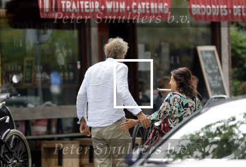 Amsterdam / Loosdrecht 12 mei 2018
Jeroen Pauw en zijn vriendin Zoe doen boodschappen in Amsterdam waarna ze naar hun boot in Loosdrecht rijden.