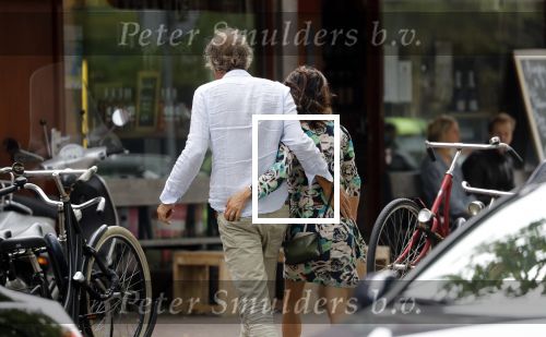 Amsterdam / Loosdrecht 12 mei 2018
Jeroen Pauw en zijn vriendin Zoe doen boodschappen in Amsterdam waarna ze naar hun boot in Loosdrecht rijden.