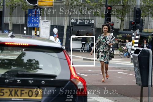 Amsterdam / Loosdrecht 12 mei 2018
Jeroen Pauw en zijn vriendin Zoe doen boodschappen in Amsterdam waarna ze naar hun boot in Loosdrecht rijden.