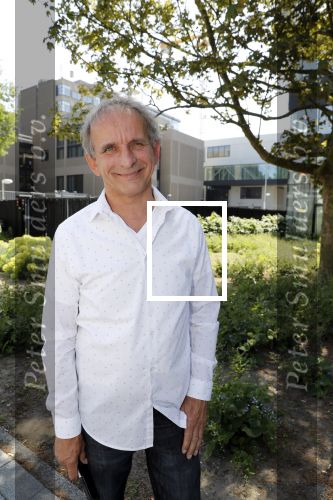 Amsterdam 28 mei 2018
Rechtszaak Patricia Paay tegen Geen Stijl en Eendevanger. Patricia kwam met haar man Robbert Hinfelaar naar de rechtbank in Amsterdam. Johan Vlemmix was ook aanwezig.