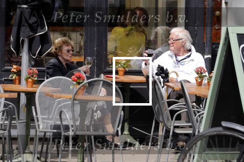 Amsterdam 5 juni 2018
John v d Rest mnet (een) vriendin op terras.
