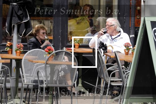 Amsterdam 5 juni 2018
John v d Rest mnet (een) vriendin op terras.