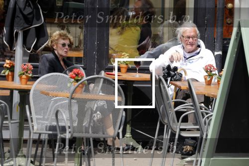Amsterdam 5 juni 2018
John v d Rest mnet (een) vriendin op terras.