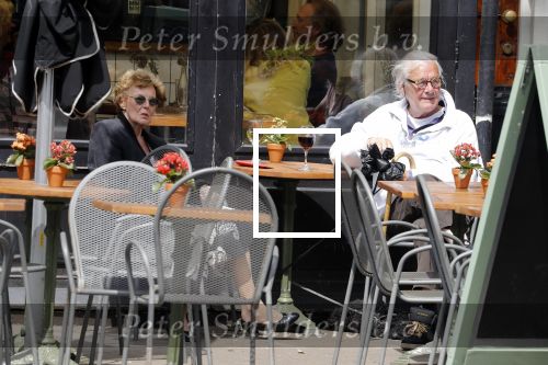 Amsterdam 5 juni 2018
John v d Rest mnet (een) vriendin op terras.
