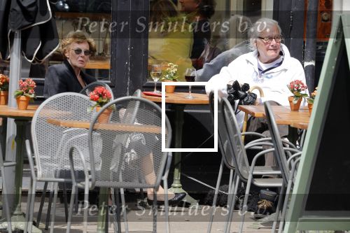 Amsterdam 5 juni 2018
John v d Rest mnet (een) vriendin op terras.
