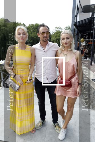 Amsterdam 7 juni 2018
Talkies terras award bij sushisamba in Amsterdam. Joseph Klibansky met vriendin en zus