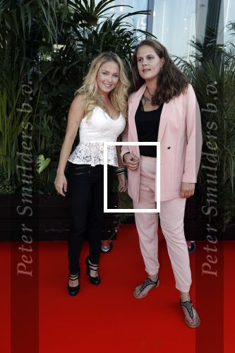 Amsterdam 5 juni 2018
Premiere Jurassic world in het amsterdam theater. Lente Voorhoeve met een vriendin